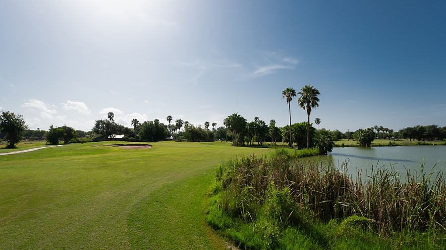 Shary Municipal Golf Course on a clear morning.