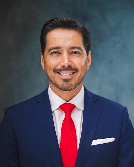 Gilberto Falcón, Mayor